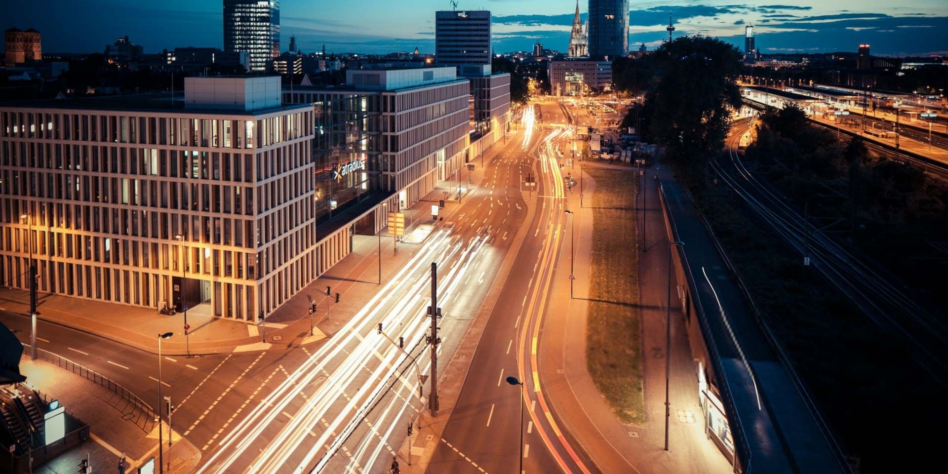 beleuchtete Großstadt
